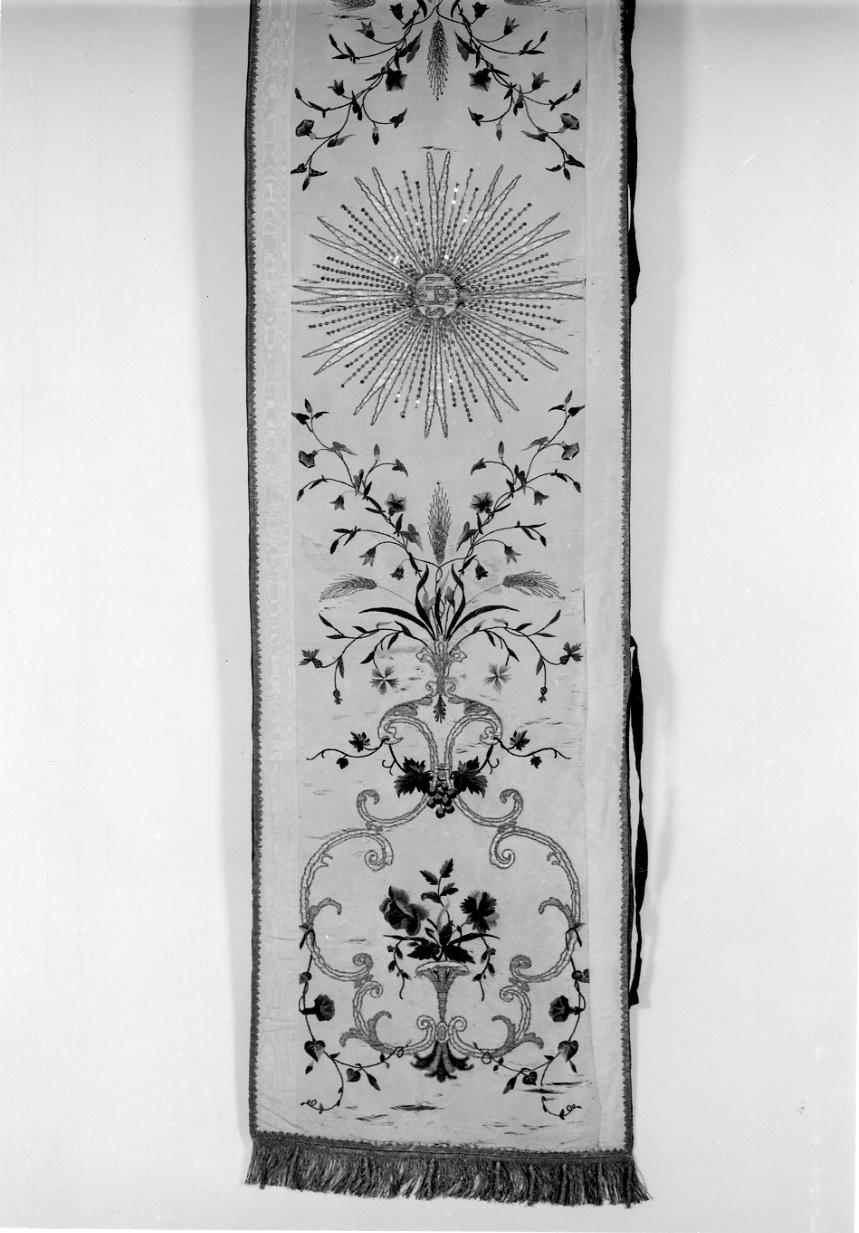 monogramma cristologico (velo omerale, opera isolata) - manifattura italiana (primo quarto sec. XX)