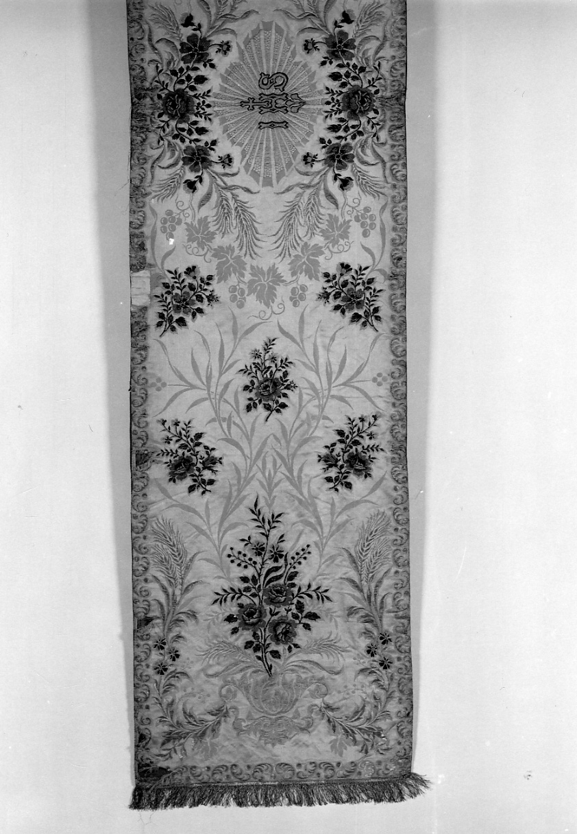 monogramma cristologico (velo omerale, opera isolata) - manifattura piemontese (primo quarto sec. XX)