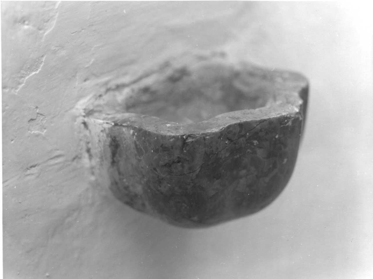 acquasantiera da parete, opera isolata - bottega lombarda (metà sec. XVIII)