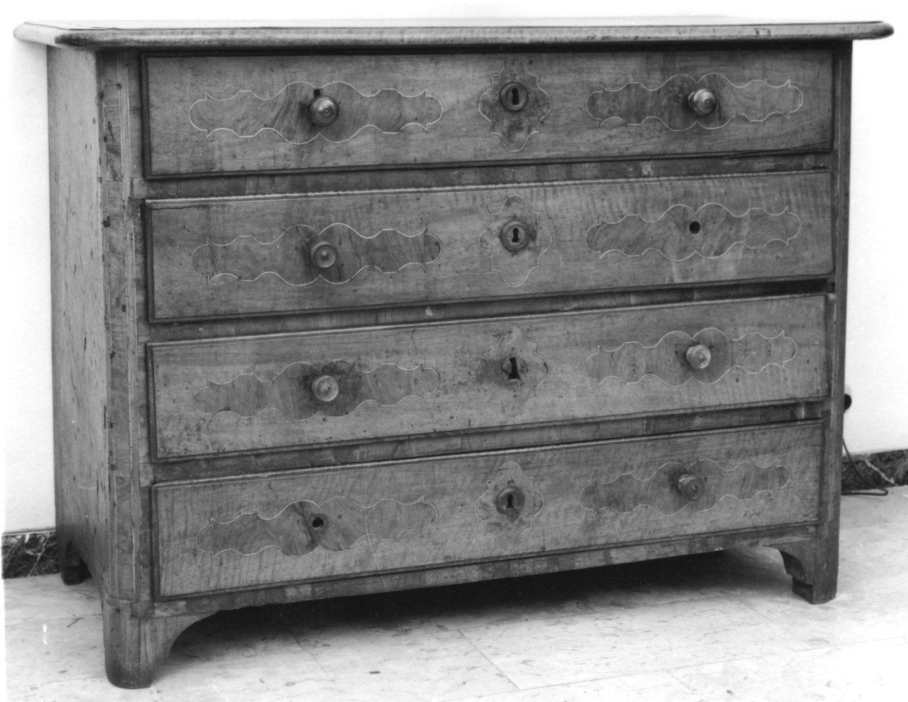 cassettone, opera isolata - bottega piemontese (seconda metà sec. XVIII)