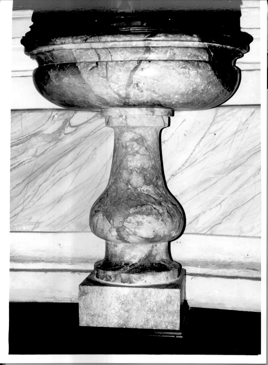 fonte battesimale - a fusto, opera isolata - ambito piemontese (sec. XVI)