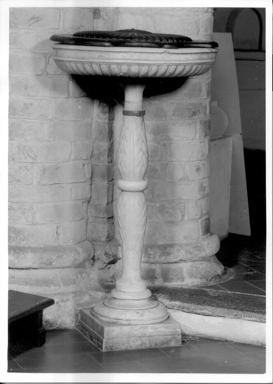 acquasantiera - a fusto, serie - ambito piemontese (?) (sec. XVI)