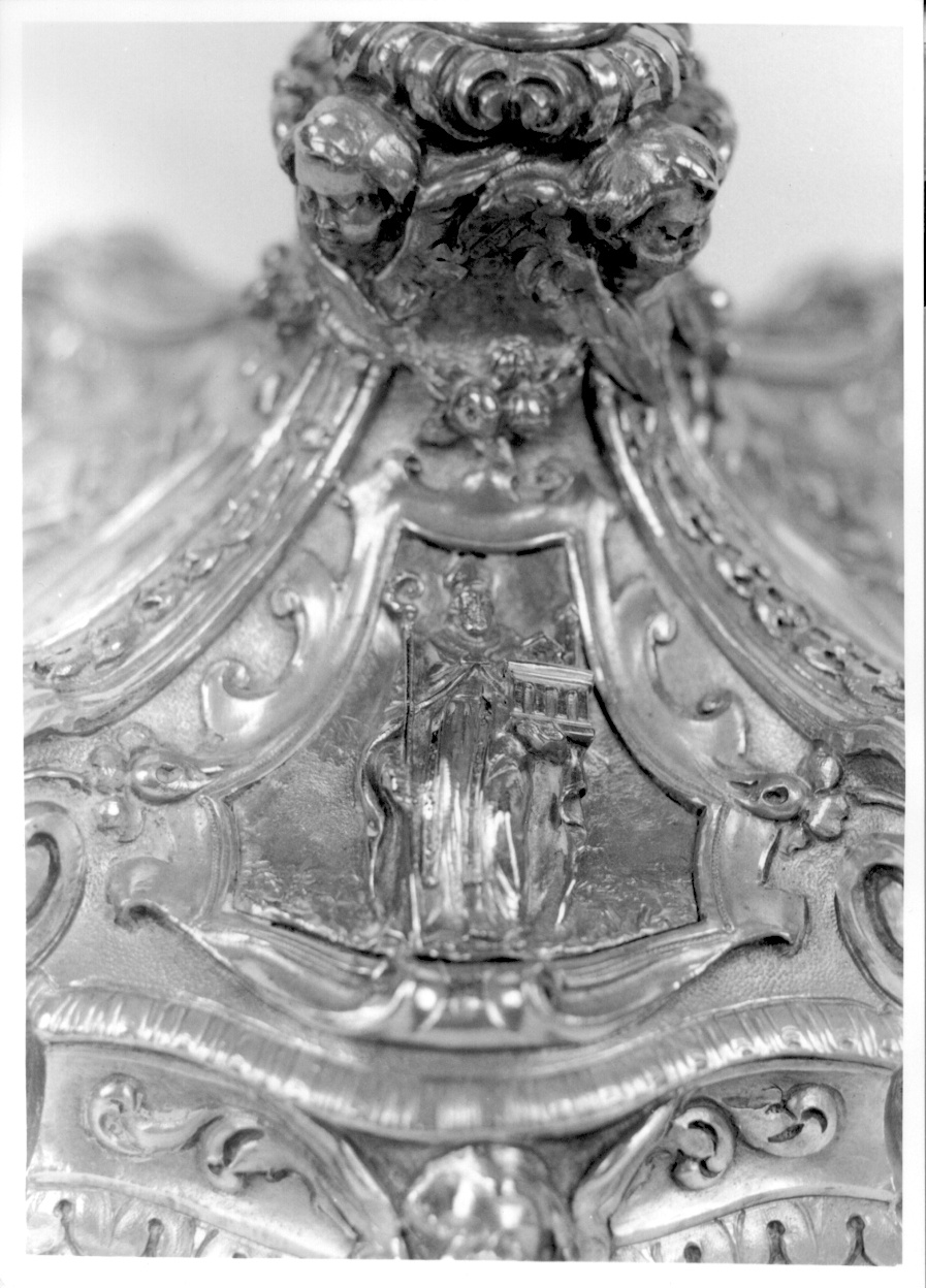 Santo vescovo (decorazione plastica, elemento d'insieme) di Santi P (sec. XX)