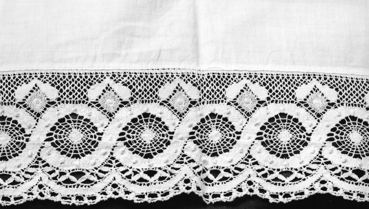 MOTIVI DECORATIVI A GIRALI (merletto, elemento d'insieme) - ambito valligiano (ultimo quarto sec. XIX)