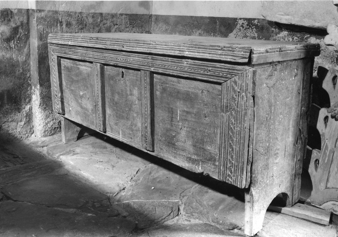 cassapanca, opera isolata - ambito valligiano (sec. XVIII)