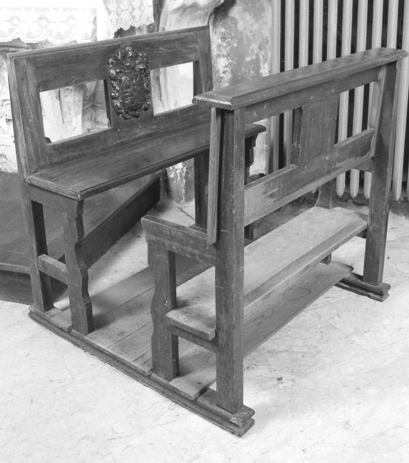 STEMMA CON CIMIERO (banco da chiesa, opera isolata) - manifattura piemontese (metà sec. XIX)