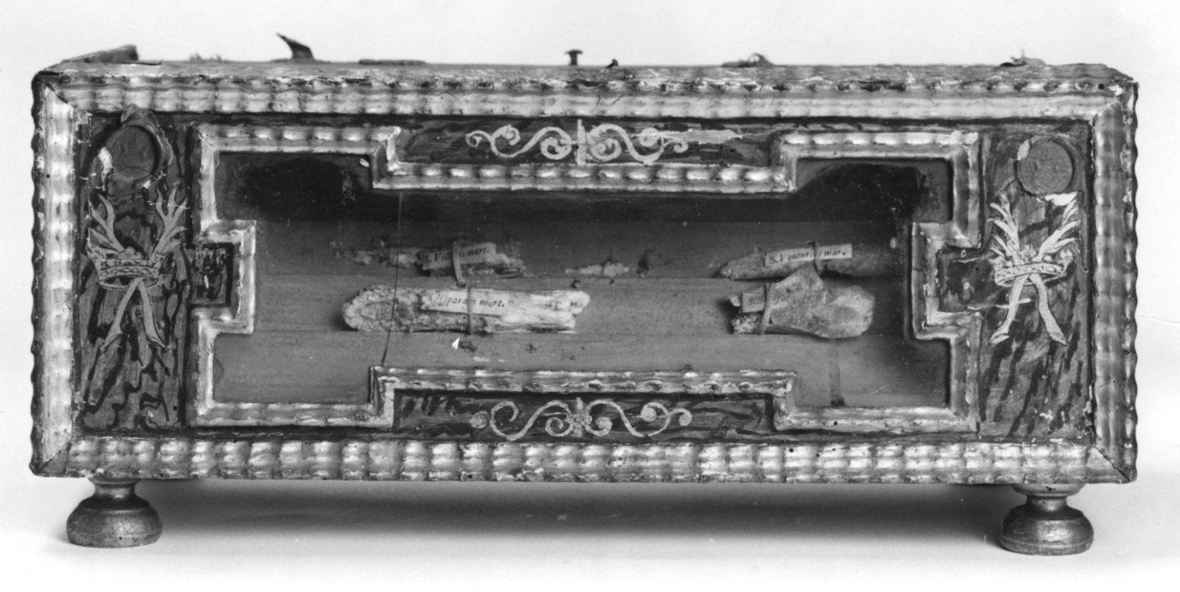 SIMBOLI DEL MARTIRIO (reliquiario a teca - a urna, opera isolata) - ambito piemontese (prima metà sec. XVIII)