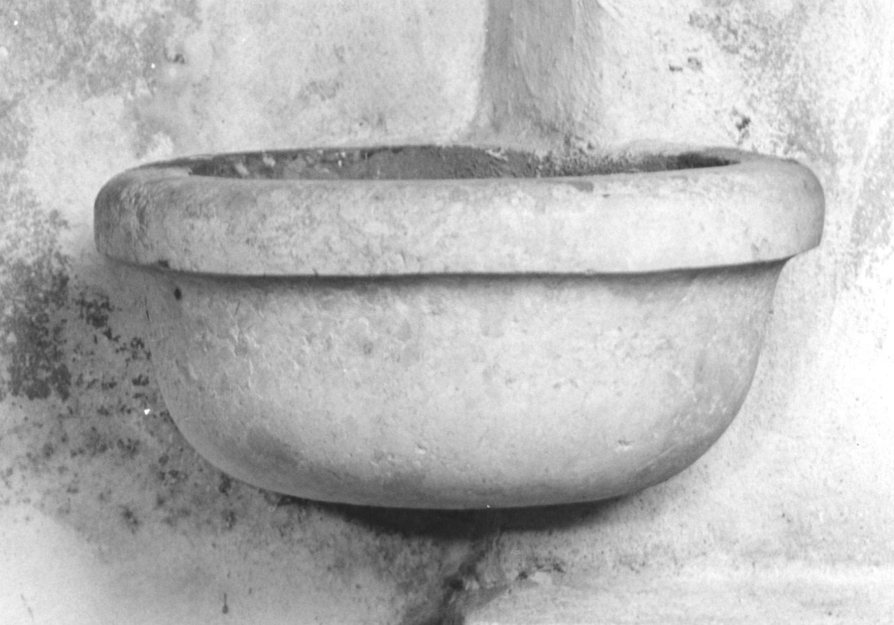 acquasantiera da parete, opera isolata - ambito piemontese (metà sec. XVIII)