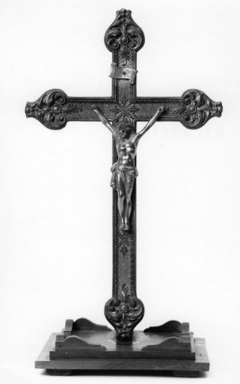 CRISTO CROCIFISSO (croce d'altare, opera isolata) - ambito piemontese (primo quarto sec. XX)