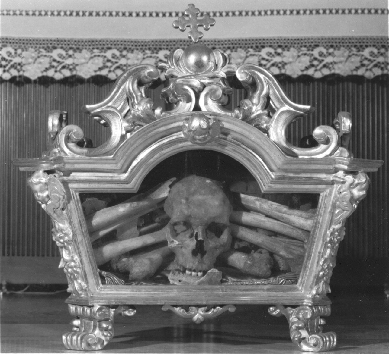 CHERUBINI (reliquiario a teca - a urna, opera isolata) - ambito piemontese (sec. XVIII)