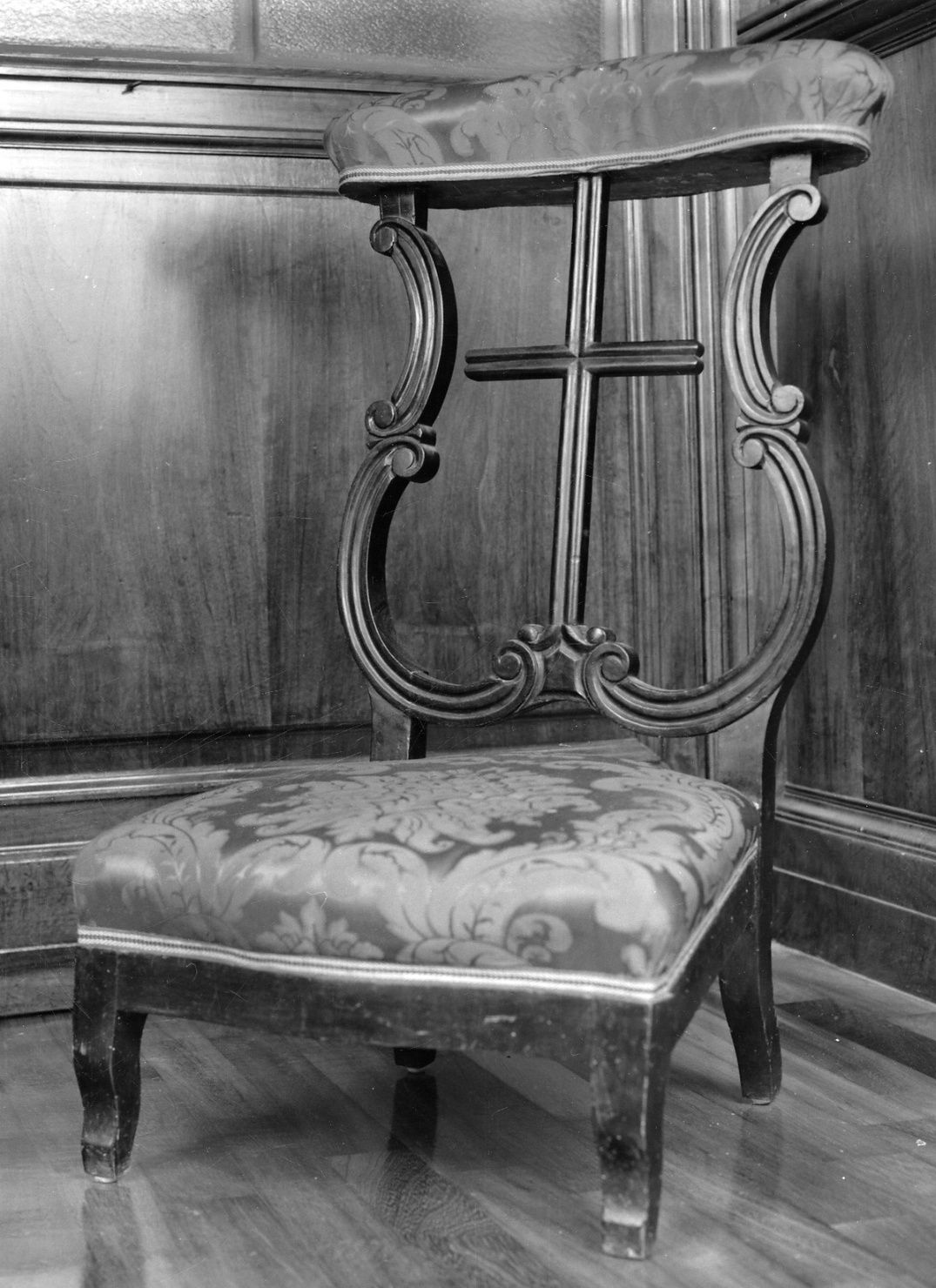 inginocchiatoio, serie di Novera Alessio (fine/inizio secc. XIX/ XX)