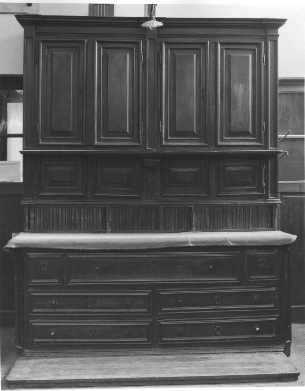 mobile da sacrestia, opera isolata - ambito piemontese (terzo quarto sec. XIX)