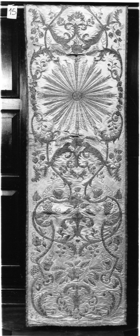 monogramma cristologico (velo omerale) - manifattura italiana (primo quarto sec. XIX)