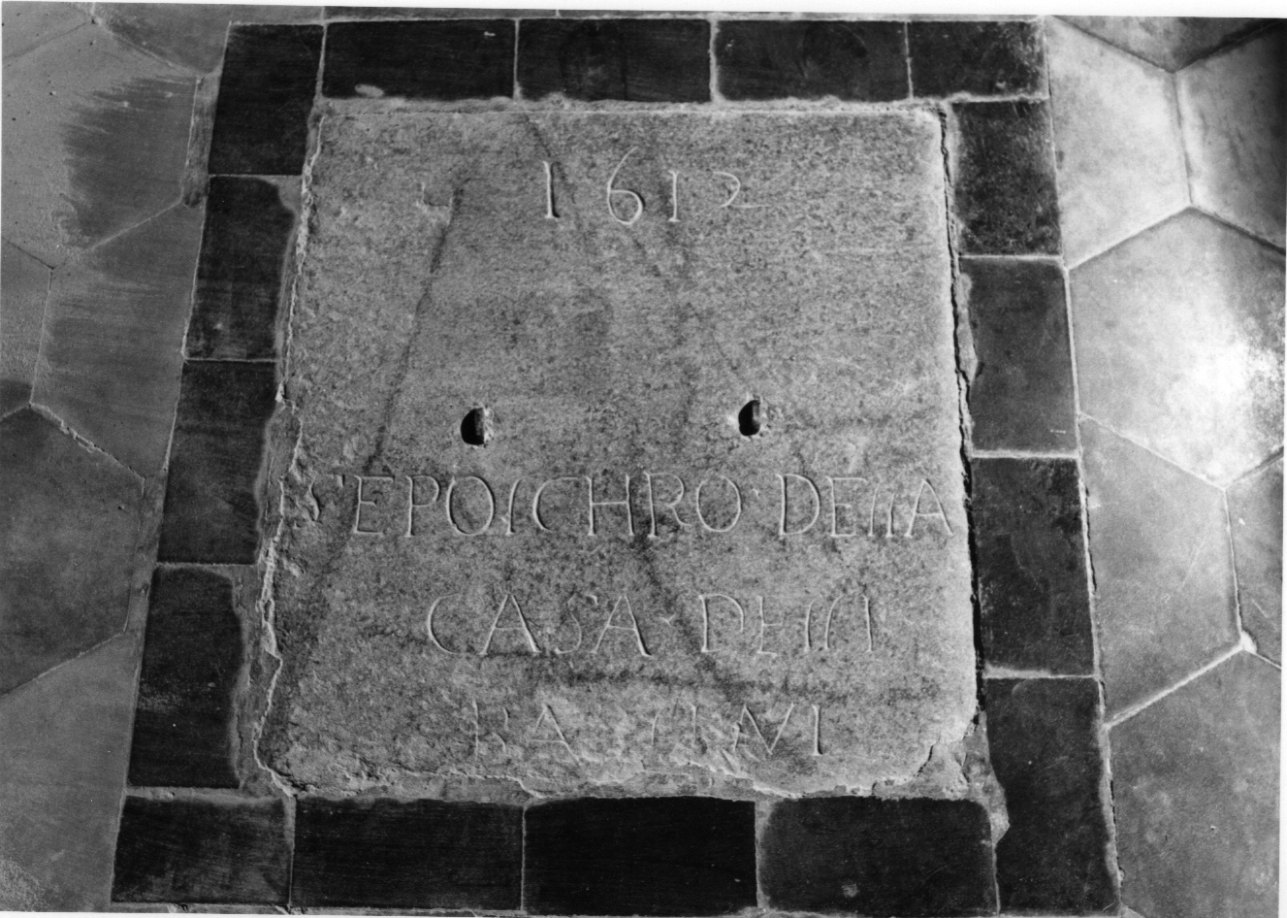 lapide tombale, opera isolata - bottega cusiana (primo quarto sec. XVII)