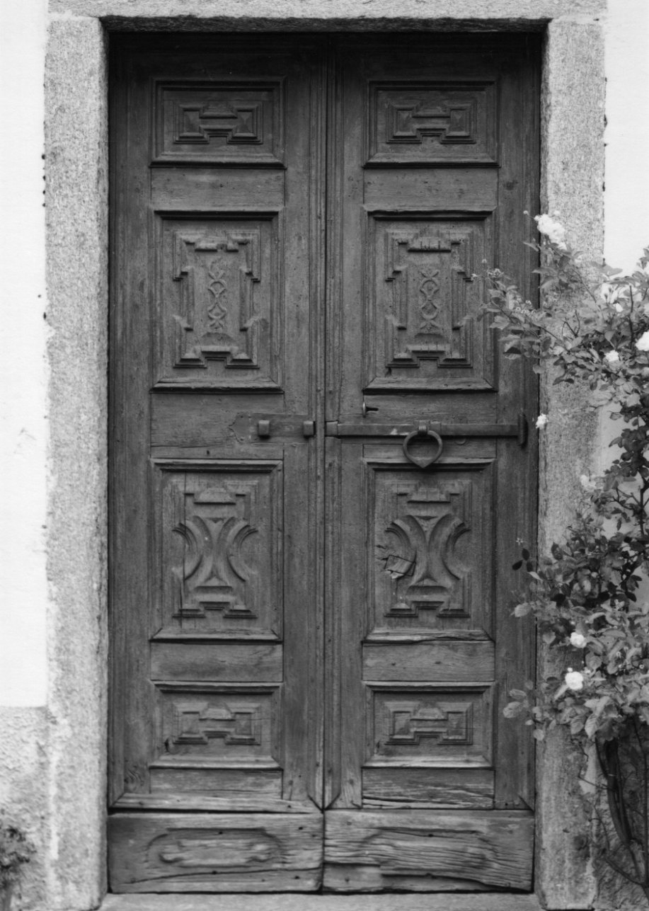 portone, opera isolata - bottega ossolana (prima metà sec. XVIII)