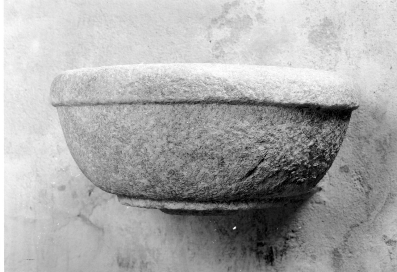 acquasantiera da parete, opera isolata - bottega ossolana (prima metà sec. XVIII)