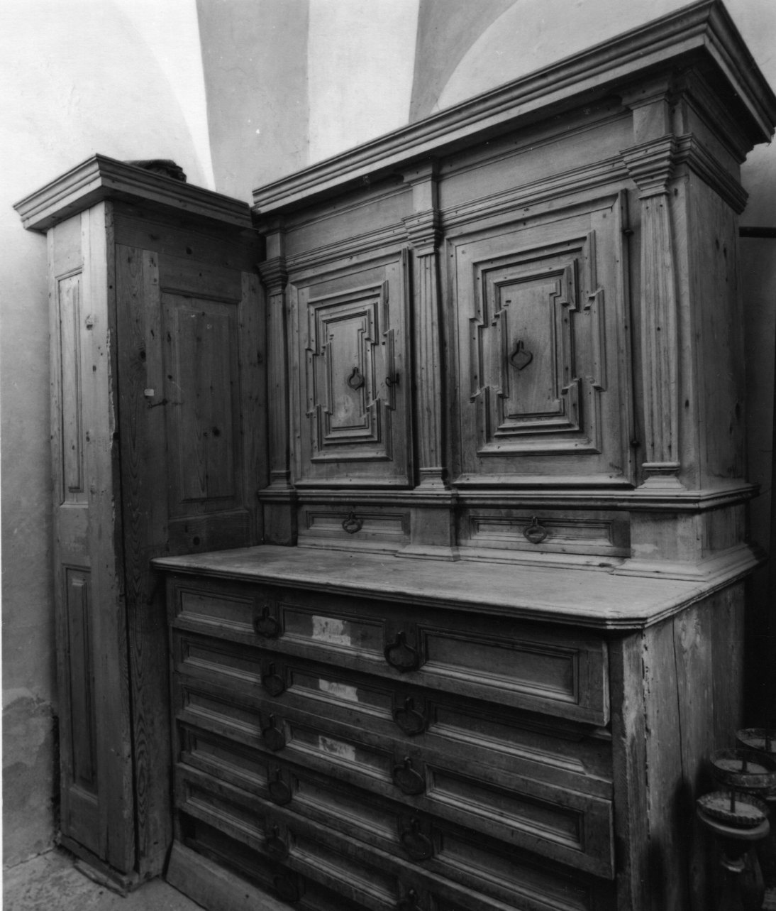 armadio da sacrestia, opera isolata - bottega ossolana (primo quarto sec. XVIII)