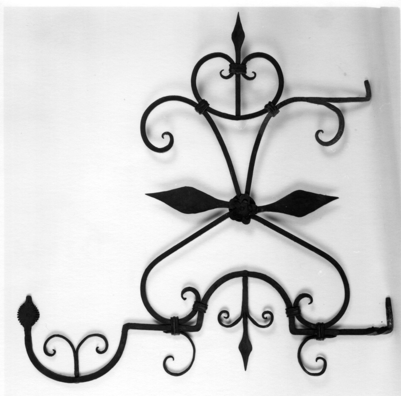 portalampade da chiesa, opera isolata - bottega ossolana (sec. XVIII)