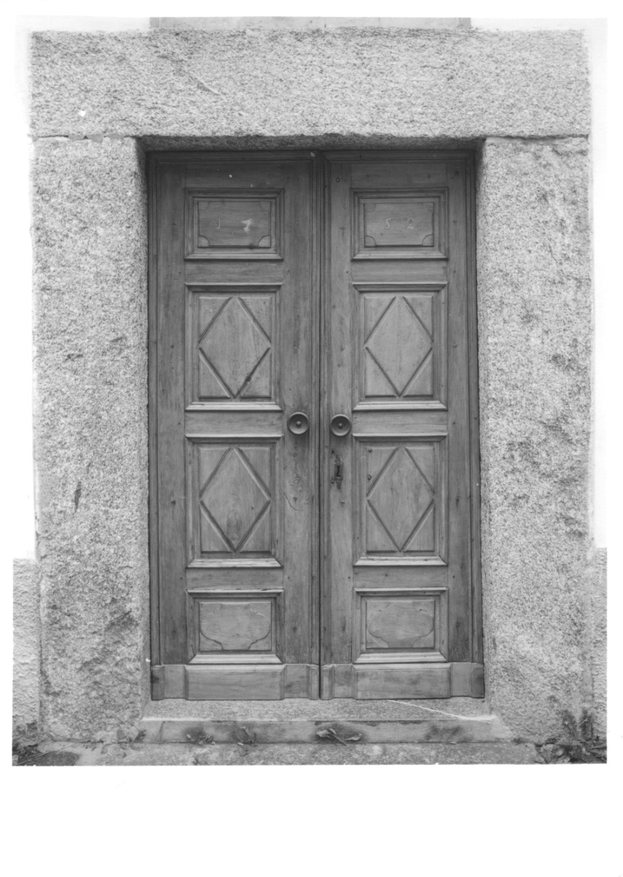 portone - a due battenti, opera isolata - bottega della Val Formazza (metà sec. XVIII)
