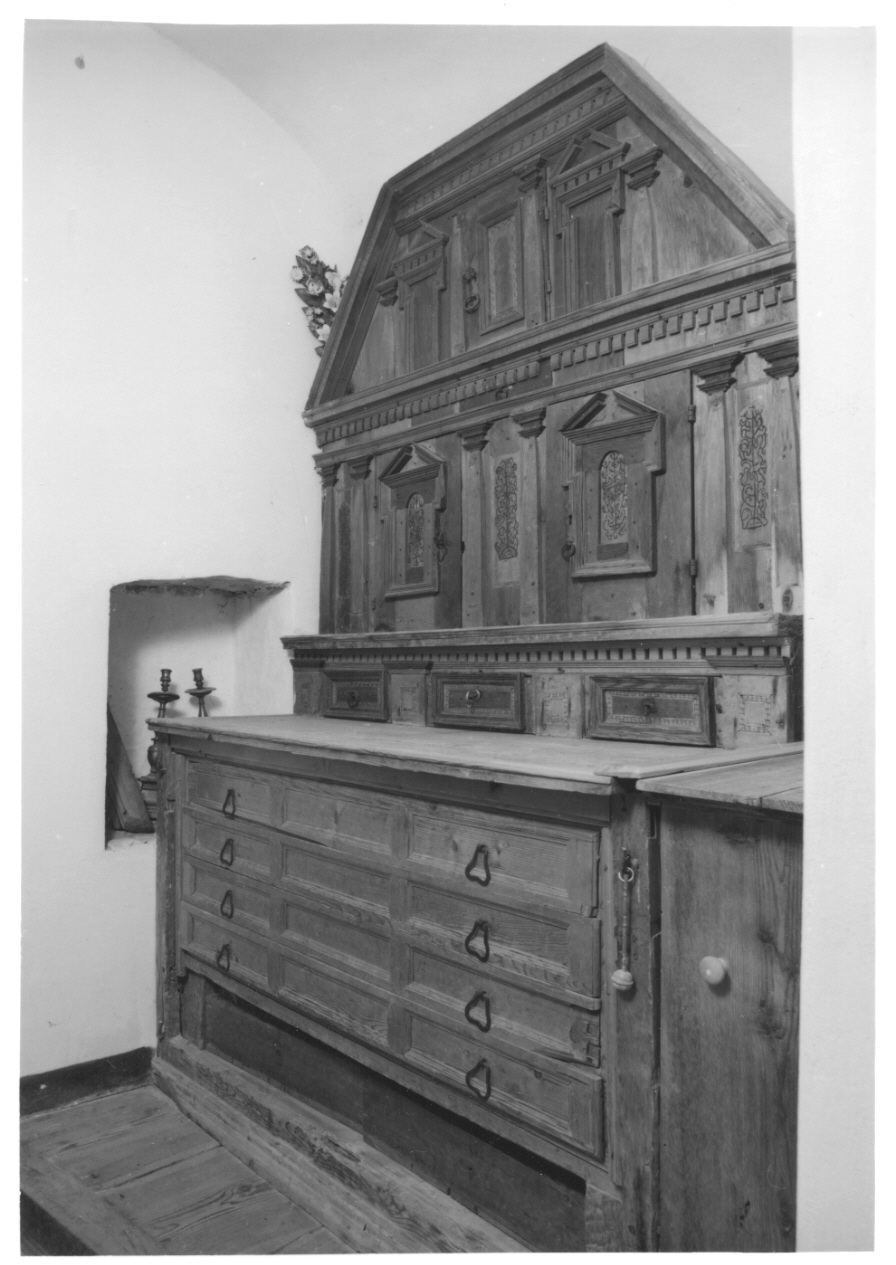 armadio da sacrestia, opera isolata - bottega ossolana (?) (sec. XVII)