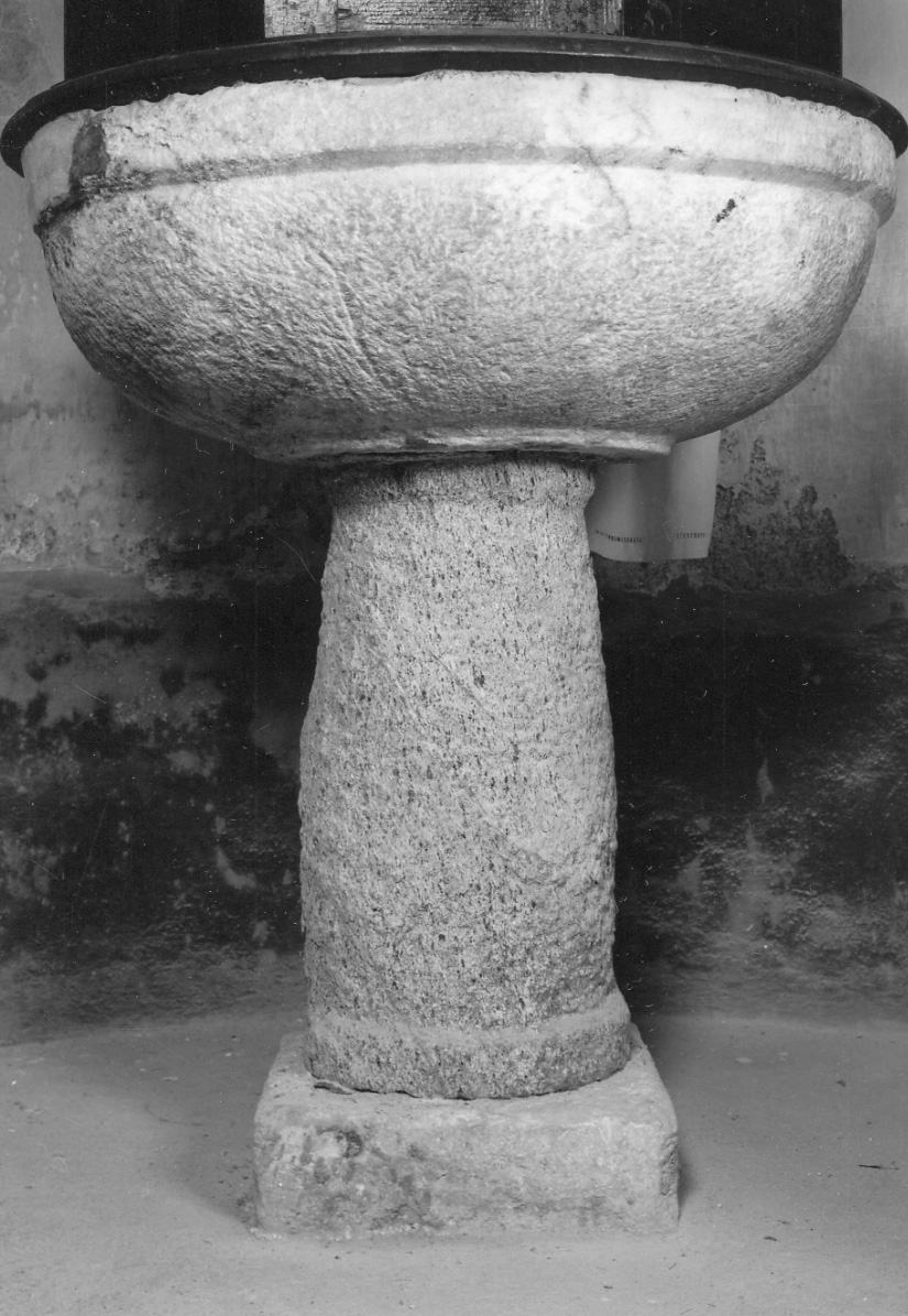 fonte battesimale - a fusto, opera isolata - ambito piemontese (sec. XVIII)