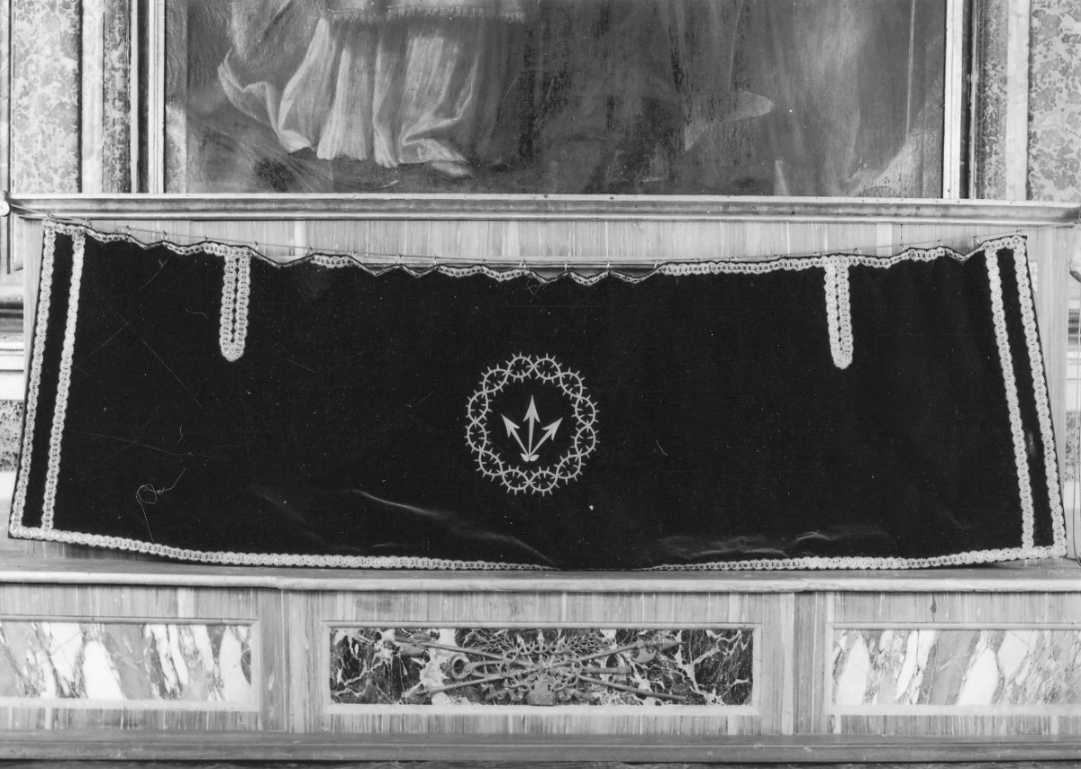 simboli della passione (tendina, opera isolata) - manifattura italiana (prima metà sec. XIX)