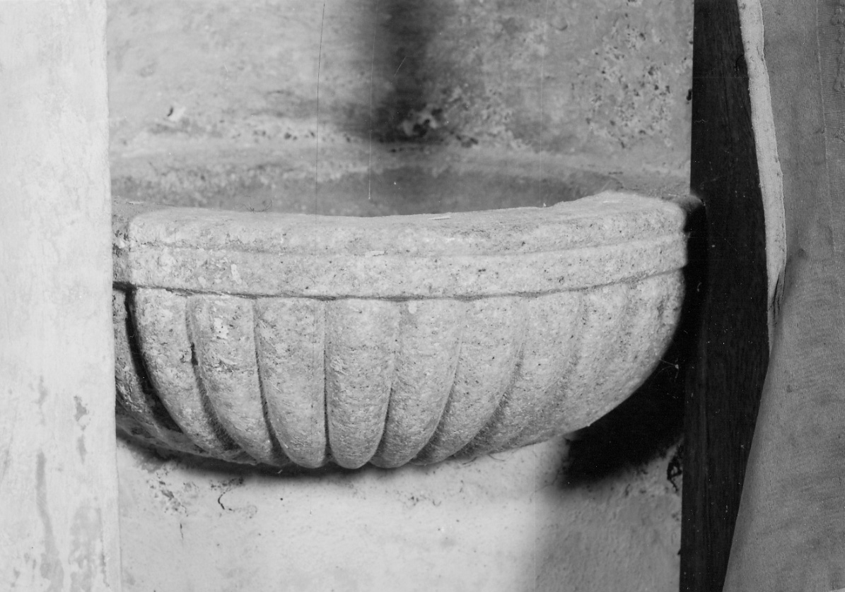 acquasantiera da parete, opera isolata - bottega piemontese (sec. XVII, sec. XVIII)