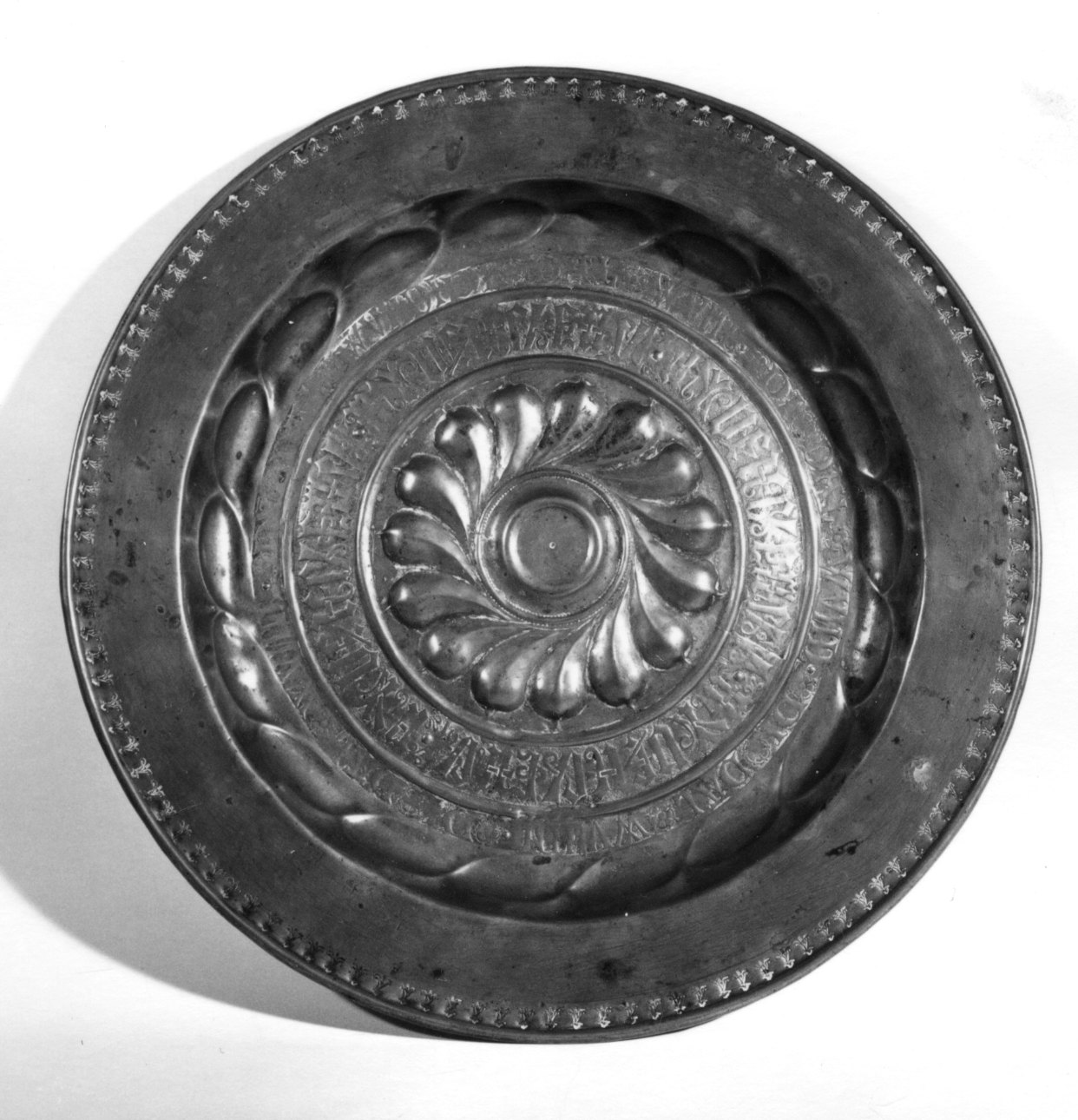 piatto per elemosine, opera isolata - bottega tedesca (sec. XVI)