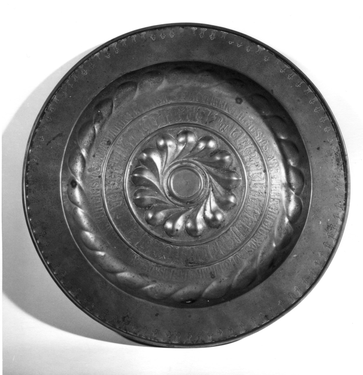 piatto per elemosine, opera isolata - bottega tedesca (sec. XVI)