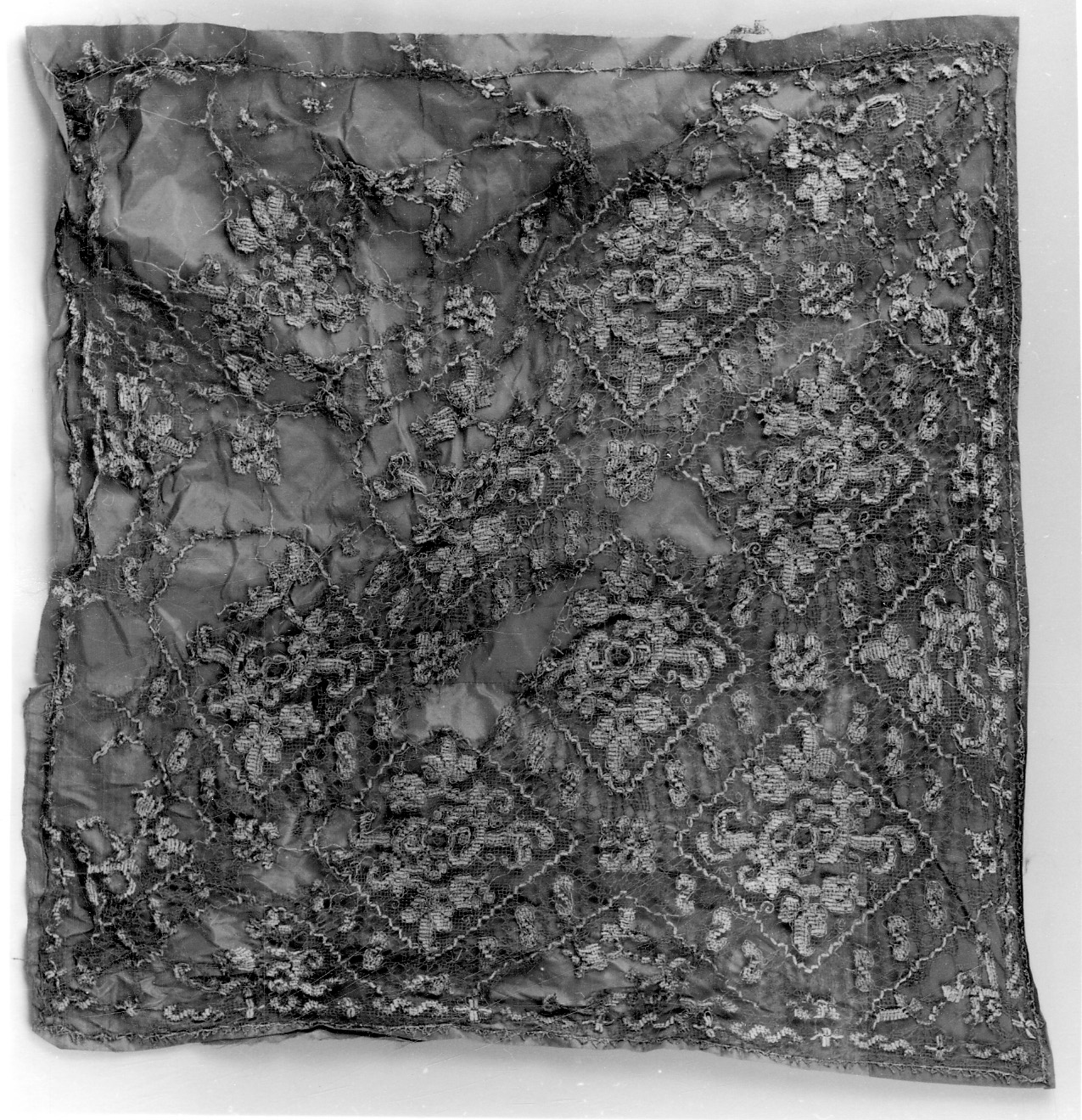 drappo, opera isolata - manifattura italiana (fine/inizio secc. XVI/ XVII)