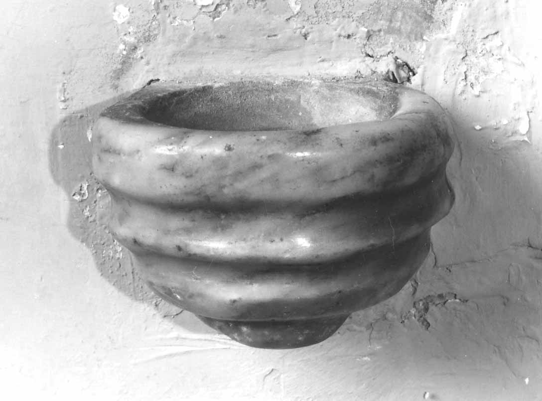 acquasantiera da parete, opera isolata - ambito piemontese (terzo quarto sec. XVIII)