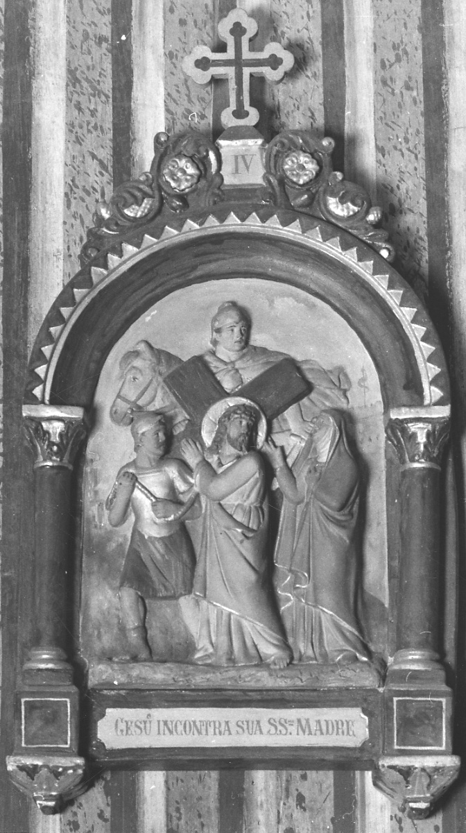 stazione IV: Gesù incontra la Madonna (formella) - bottega torinese (sec. XX)