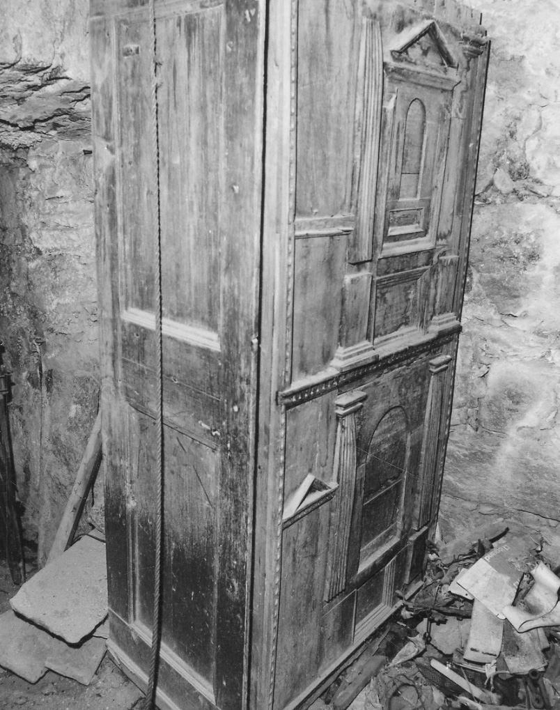 armadio da sacrestia, opera isolata - bottega della Val Formazza (primo quarto sec. XVIII)