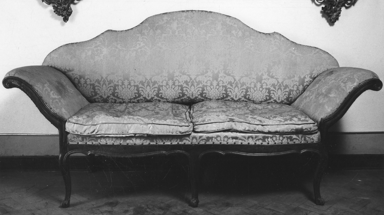 divano - a orecchioni, opera isolata - ambito piemontese (ultimo quarto sec. XVIII)