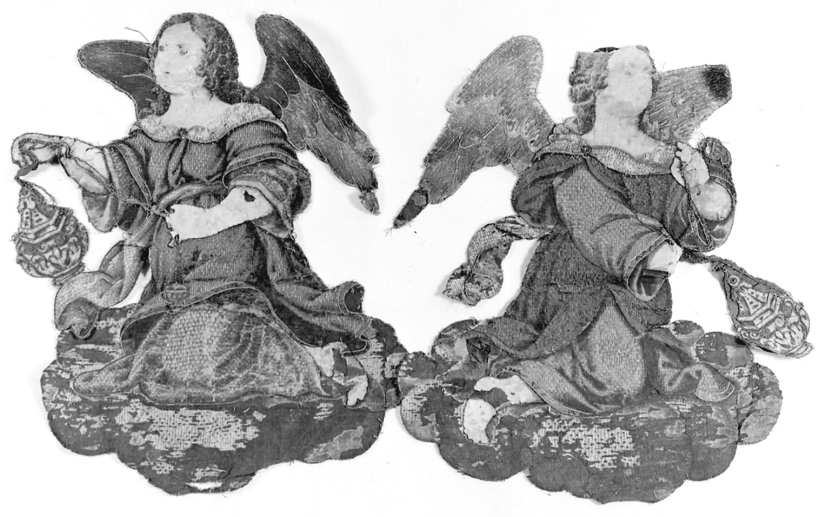 angioletti con oggetti liturgici (tessuto, frammento) - manifattura milanese (prima metà sec. XVII)