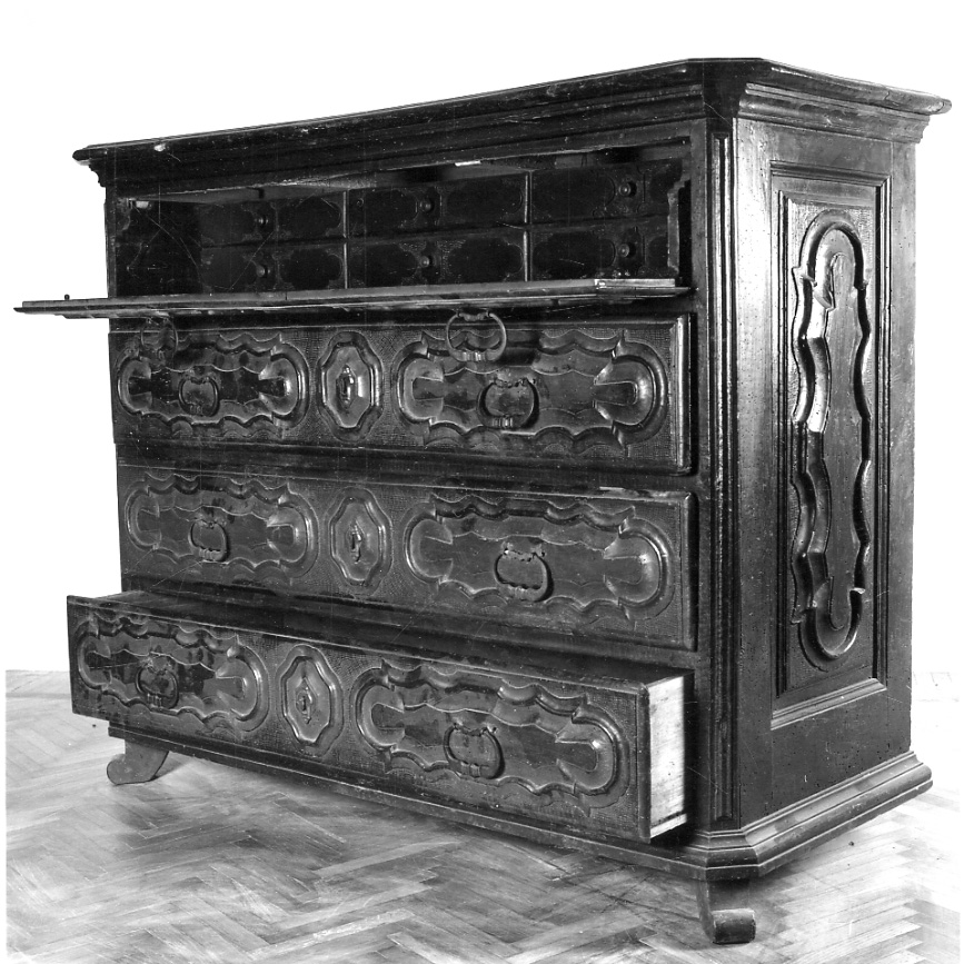 cassettone, opera isolata - manifattura piemontese (prima metà sec. XVIII)