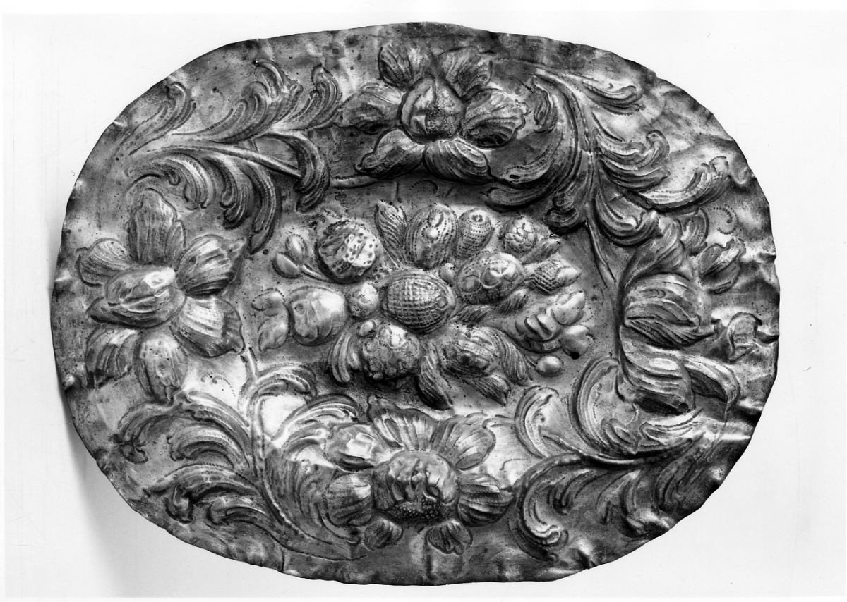 piatto, opera isolata - manifattura siciliana (fine/inizio secc. XVII/ XVIII)