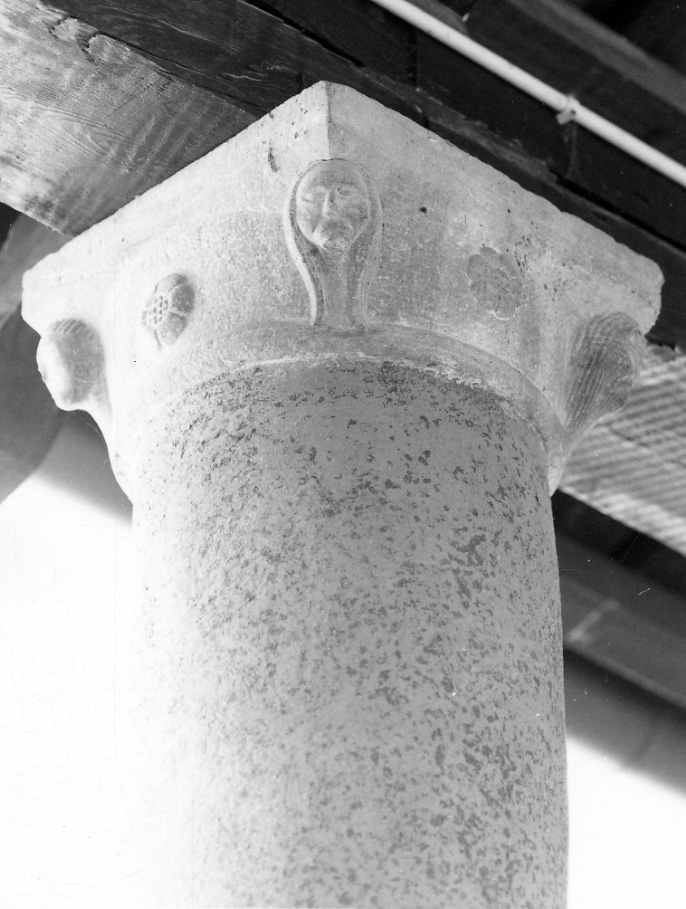 capitello, serie - ambito di Acqui Terme (sec. XIV)