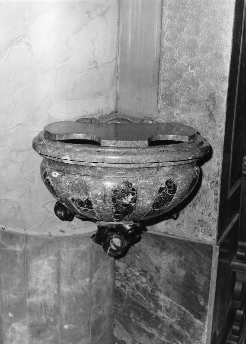 acquasantiera da parete, serie - ambito lombardo (fine/inizio secc. XVII/ XVIII)