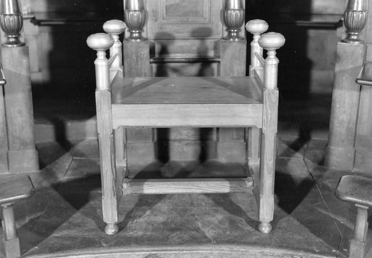 sgabello del celebrante, opera isolata - produzione piemontese (prima metà sec. XX)