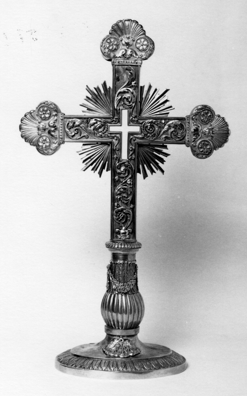 pellicano che imbocca i piccoli nel nido (reliquiario - a croce, opera isolata) - ambito genovese (secondo quarto sec. XIX)