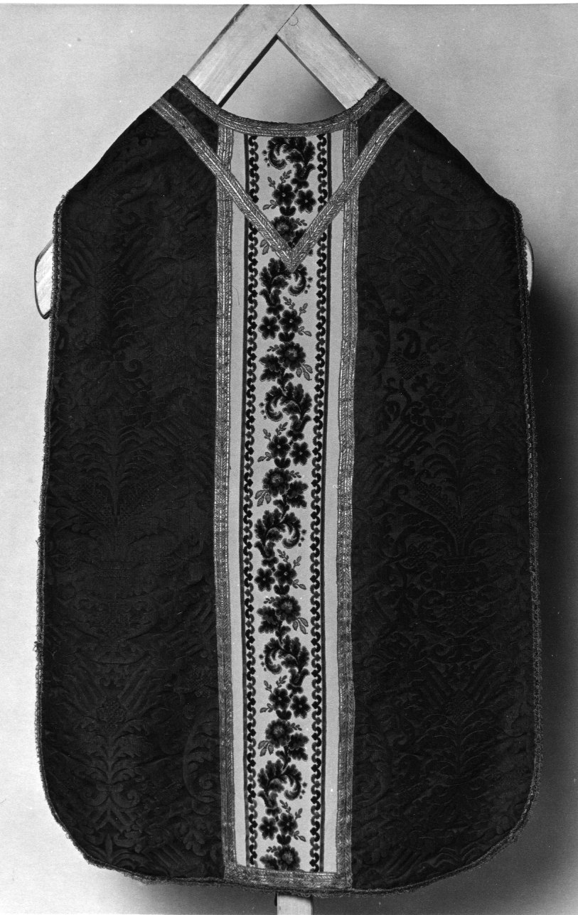 paramento liturgico, insieme - manifattura italiana (seconda metà, prima metà sec. XVII, sec. XX)