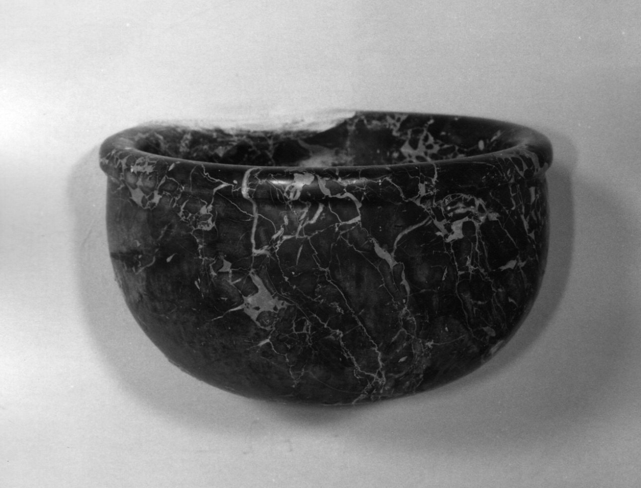 acquasantiera da parete, opera isolata - ambito genovese (sec. XVII)