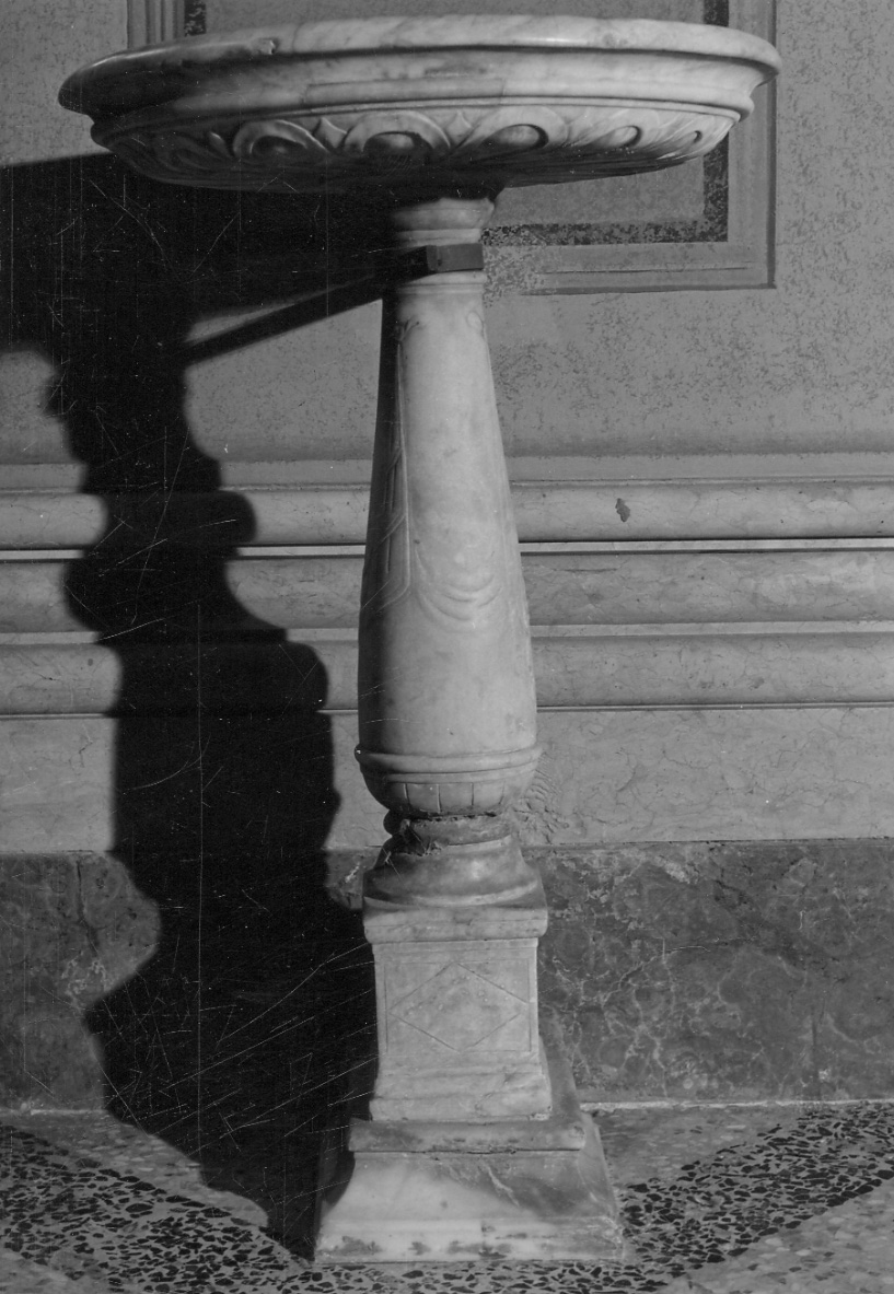 acquasantiera - a fusto, opera isolata - ambito lombardo (sec. XVII)