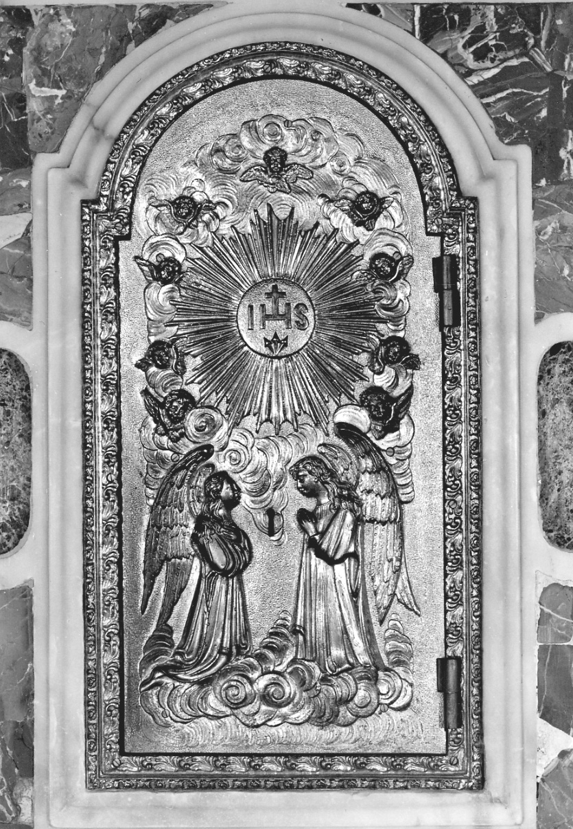 angeli adoranti il calice eucaristico (sportello di tabernacolo, elemento d'insieme) - ambito piemontese (primo quarto sec. XX)