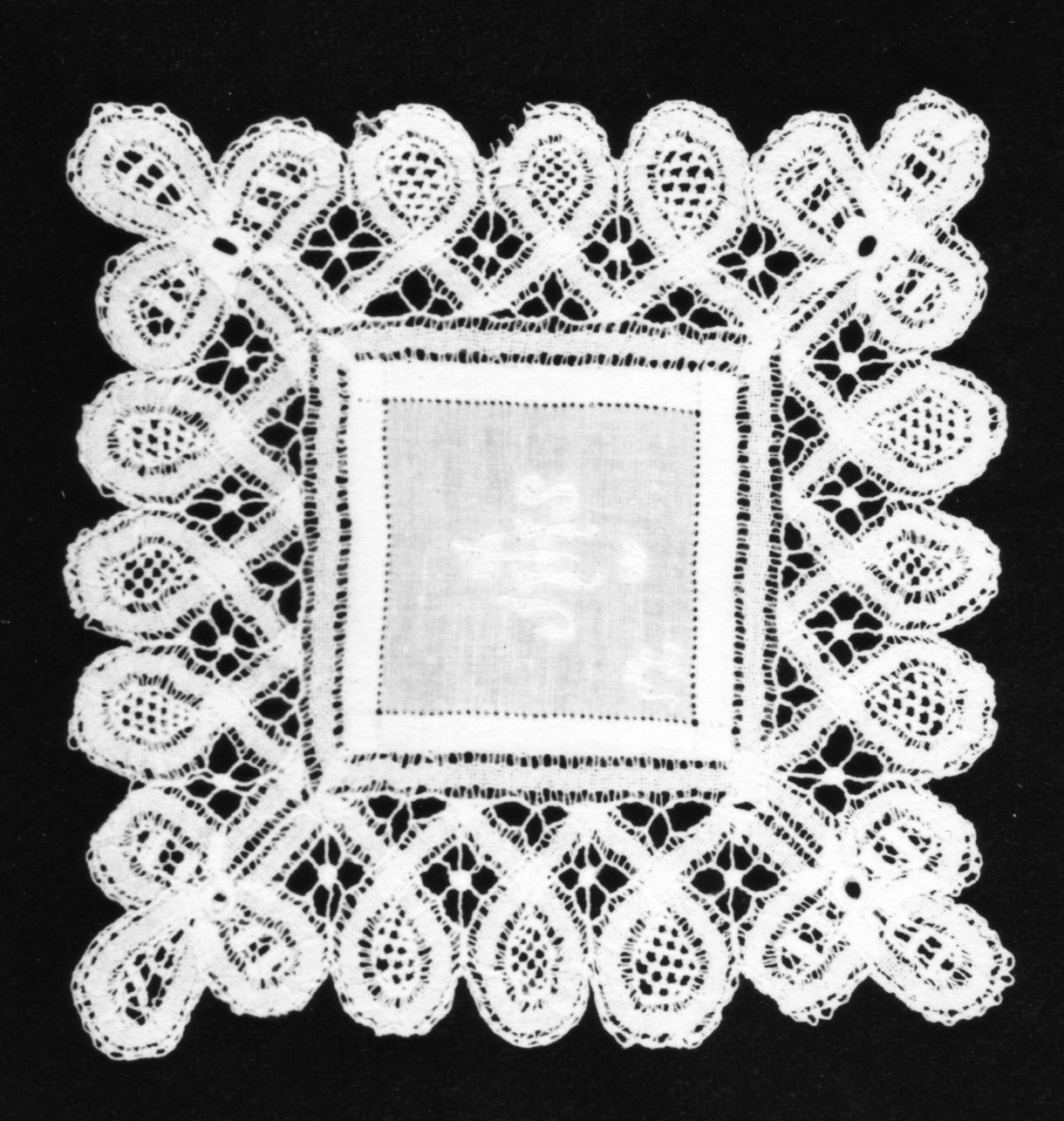 palla, opera isolata - manifattura astigiana (prima metà sec. XVIII)