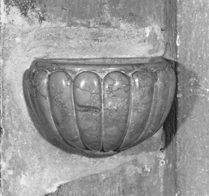 acquasantiera da parete, opera isolata - ambito piemontese (inizio sec. XX)