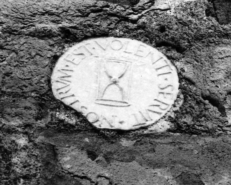 clessidra (lapide, serie) - ambito ticinese (primo quarto sec. XVI)