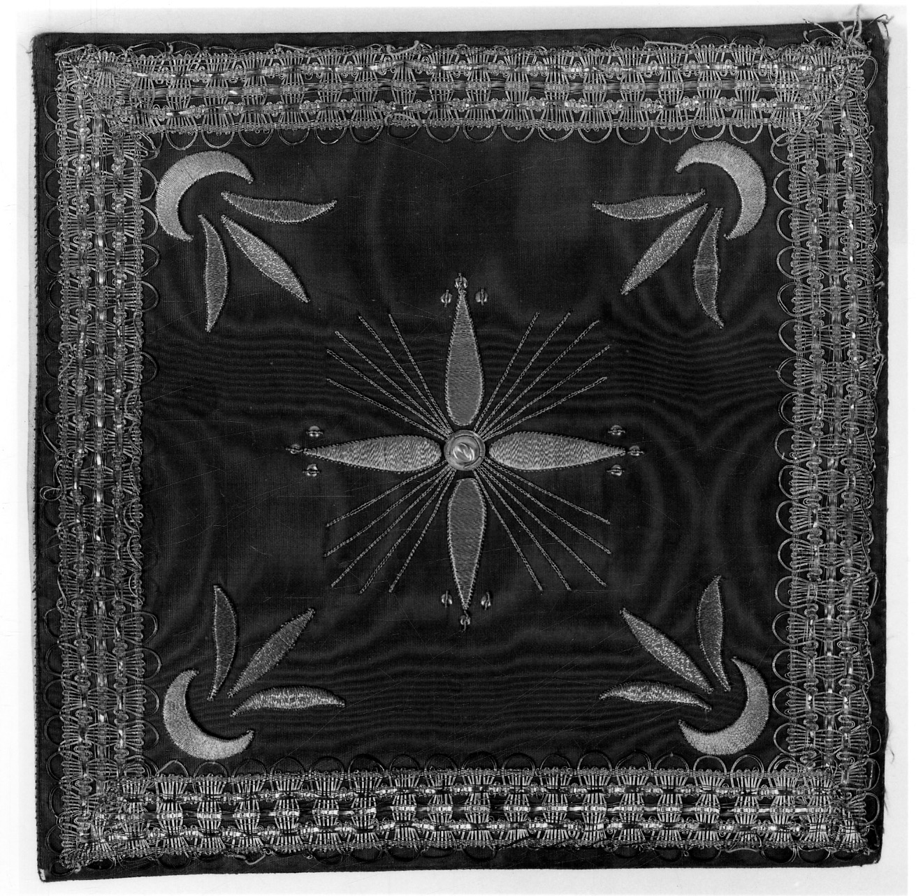 borsa del corporale, elemento d'insieme - manifattura italiana (seconda metà sec. XIX)