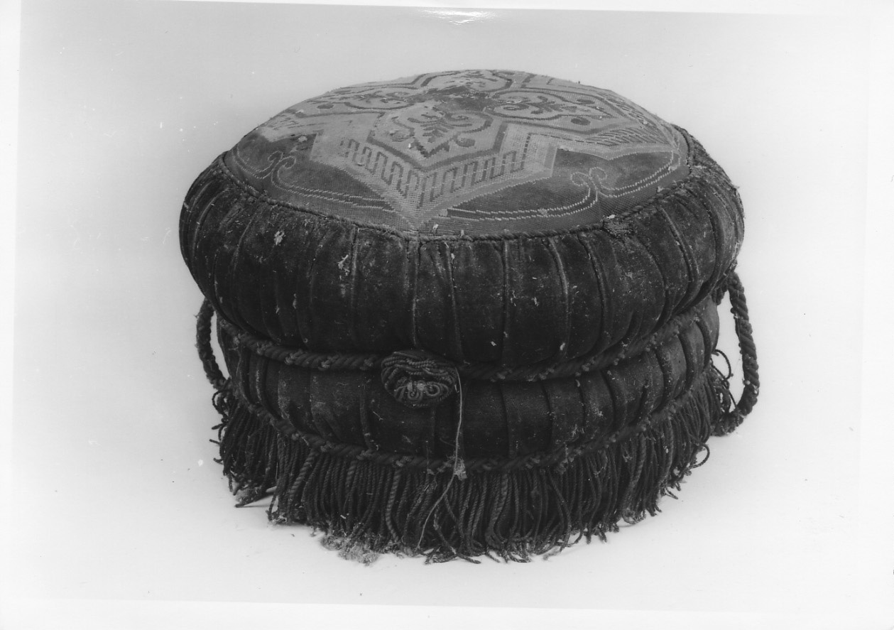 pouf, opera isolata - produzione italiana (terzo quarto sec. XIX)